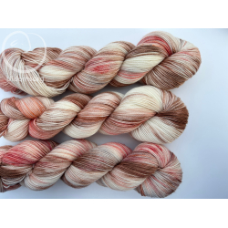 Sokkegarn/Peach on her lips