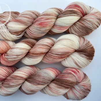 Sokkegarn/Peach on her lips